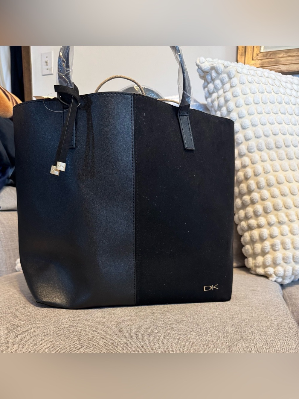 Donna Karan DKNY Two Tone Vegan Leather
Black tote